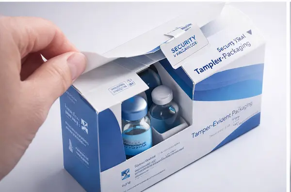Prefilled syringe and autoinjector packaging box with leaflet space and secure locking structure
